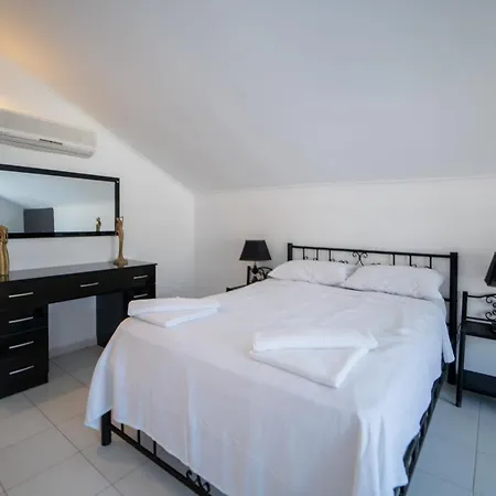 Villa Ovacik Aqua, 4 Yatak Odali, 10 Kisilik Tripleks Muestakil Villa , Ortak Havuzlu *