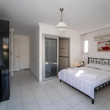 Villa Ovacik Aqua, 4 Yatak Odali, 10 Kisilik Tripleks Muestakil Villa , Ortak Havuzlu